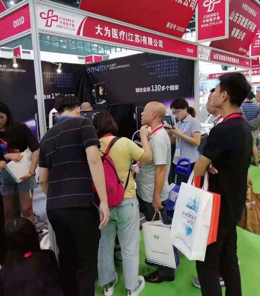 客户现场操作彩超机